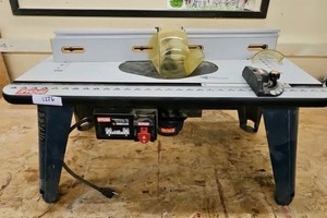 Ryobi A25RT02 router table (r137)