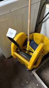Mop bucket and mop (R123)