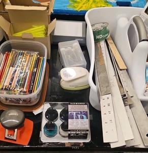 art supplies (r137)