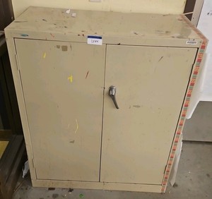 metal storage cabinet (r137)