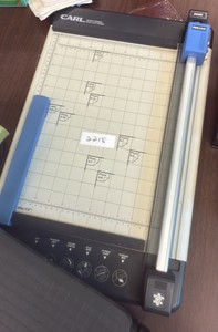paper cutter  (r114)