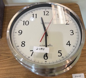 Lot of 4 clocks (Lobby)