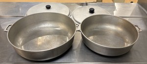 two pots with lids (gym)
