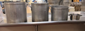 4 stock pots various sizes (gym)
