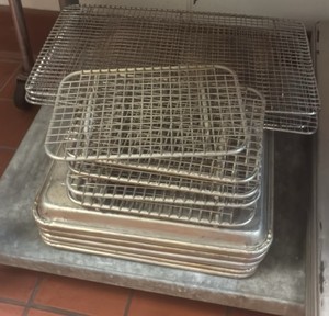 muffin pan and baking pan (KITCHEN)