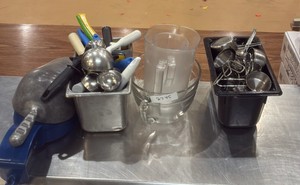 measuring cupsbowls (KITCHEN)