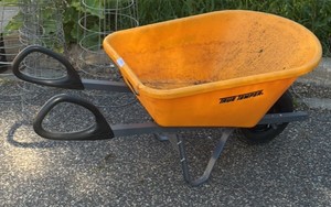 wheelbarrow (R139)