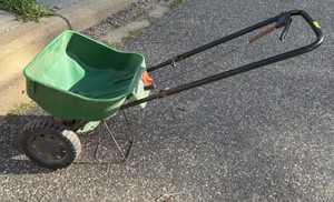 seed spreader (R139)