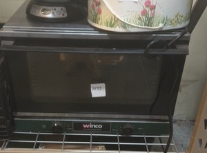 winco convection oven  (r140)