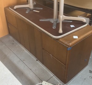 credenza  (r140)