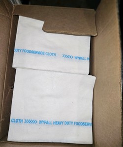 Heavy duty food service towels  (r140)