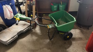 Vigoro seed spreader CR134