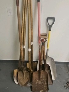 assortment of shovels Spades CR131