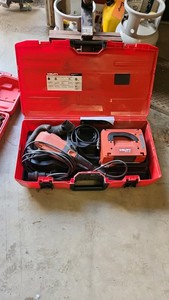 Hilti� DG150 Concrete Grinder with Case