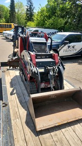 Toro® Dingo TX-1000 Narrow Track Vertical Lift