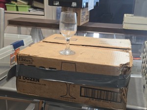 Lot of (35) Libbey� Commercial 8-12 oz Wine Glasses