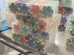 Lot of (400) Poker Chips with Chip Storage Containers (x4)