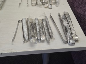 Tongs