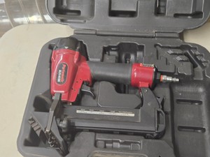 Portamatic Model 461 Pneumatic 18-GA Flooring Stapler with Case