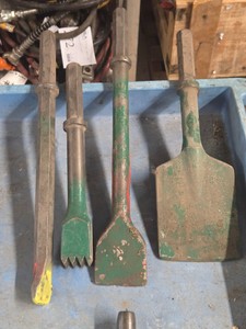 Lot of (4) Jack Hammer Bits - Flat, Spade and Mole Point