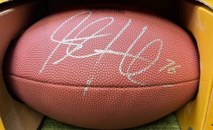 Steve Hutchinson #76 Autographed Minnesota Vikings Wilson NFL Official Football
