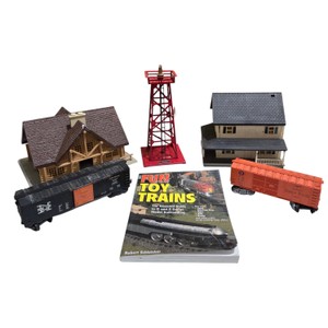Model Train Layout Lot  Baby Ruth & New Haven Cars, Buildings, Beacon Tower & Fun Toy Trains Book