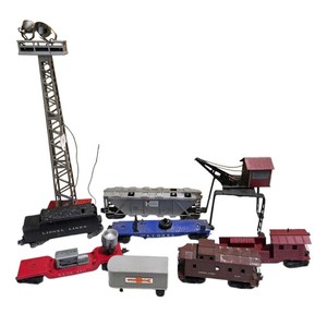 Vintage Lionel O Gauge Train Cars, No. 92 Floodlight Tower, Crane & Accessories Lot