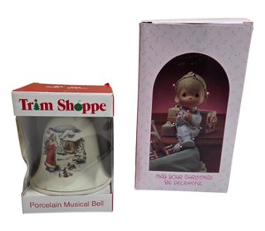 Precious Moments Christmas Stocking Hanger With Lights & Trim Shoppe Porcelain Musical Bell