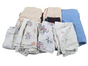 Bedding Lot 5 Flat Sheets, 1 Fitted Sheet, 2 Pillowcases & Heated Blanket No Cord