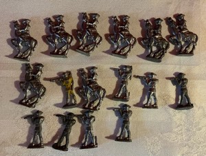 Group of 16 vintage tin-lead soldiers, horses and riflemen toy
