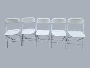 Lot of 5 White Folding Chairs  Metal Frame Plastic SeatBack
