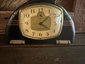 Vintage Fleetwood Art Deco Wind-Up Mantel Alarm Clock  Black Bakelite Style