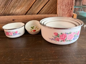 Vintage Floral Enamelware Nesting Bowl Set  Pink Rose Farmhouse Kitchen Decor.