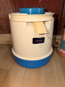 Aladdin Pump-A-Drink 1-gallon picnic dispenser from the 1970s