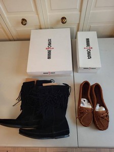 Minnetonka Womens Fringe Boots & Lisa Perfed Moccasins Shoes