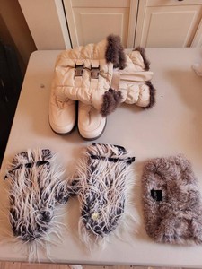 Totes Snow Boots w Surell Fur Scarf & Faux Fur Mittens Winter Lot