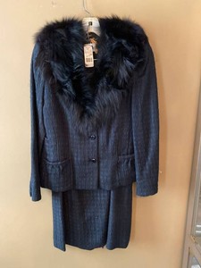 Tracy 2-Piece Black Skirt Suit Faux Fur Collar Women��s Size 10