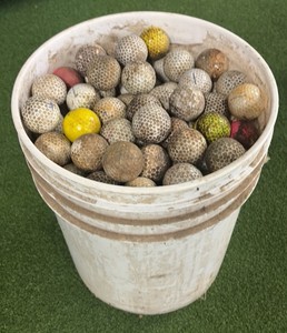 5 Gallon Bucket nearly Full of GOLF BALLS - Dirty Balls- GOOD Balls Pro Vs -Titleist, Callaway, Bridgestone  PICK-UP ONLY