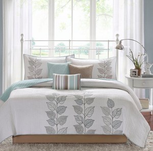 King - 6 Pcs Embroidered Quilt Set with 1 Comforter - 2 Shams - 3 Throw Pillows Blue