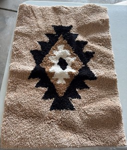 Bath Rug, Tan and Black With Pattern 29 x 20