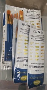 Esrich assortment of paint brushes