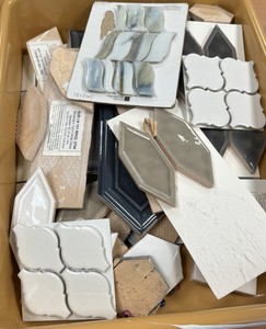 A lot of miscellaneous ceramic tiles