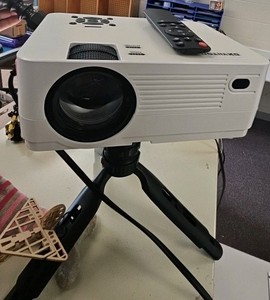 DXYIITOO projector with remote