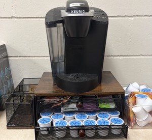 KEURIG with stand, drawer and pods