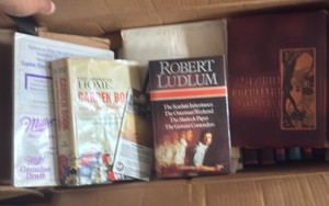 Vintage Box Lot of Books (Robert Ludlum, etc.)