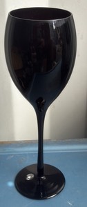 New 4 Pc. Black Wine Glass Set in Original Box
