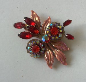 Vintage Signed LISNER Gold-Tone Salmon Enamel & Ruby Red Rhinestone Floral Brooch