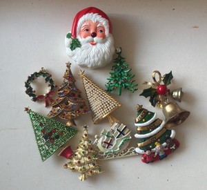 Vintage Christmas Holiday Brooch & Pin Collection Lot (10 Pieces)