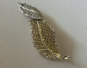 Vintage 1966 Signed Sarah Coventry Windswept Gold & Silver Tone Leaf Brooch