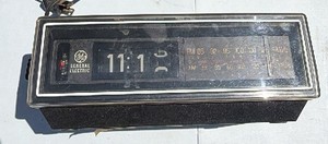 Vintage GE Flip Clock Radio